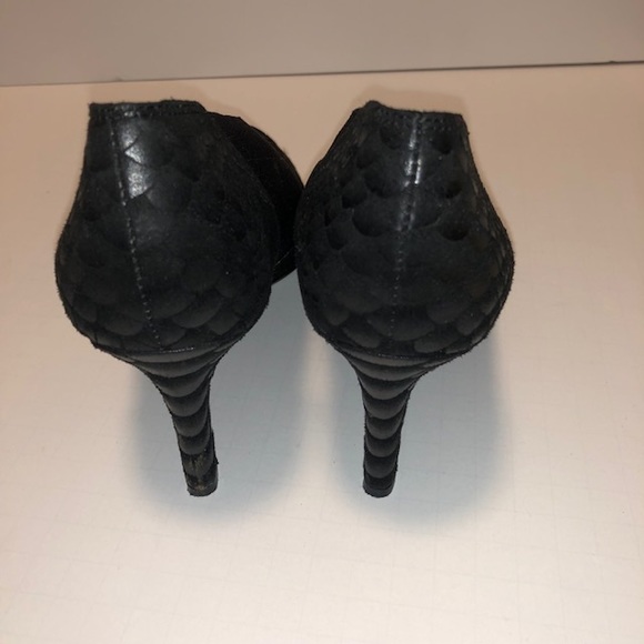 Ladies Attractive high heels size 7.5 US Naturalizer - Picture 2 of 6